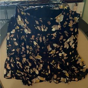 Floral short skirt, never worn